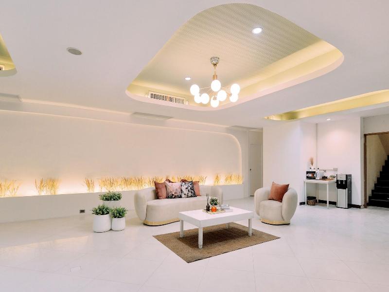 Tori Crown Hotel image