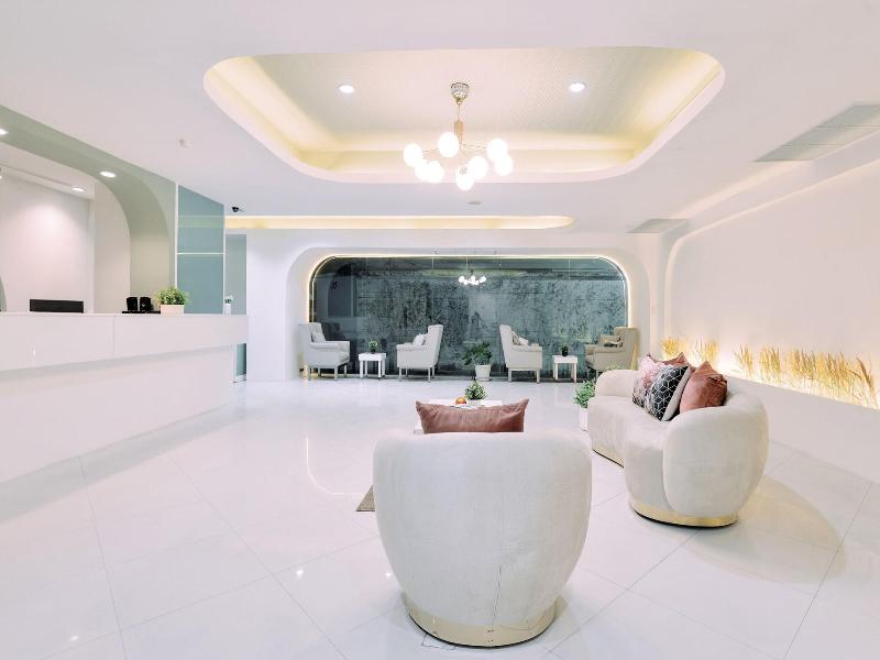 Tori Crown Hotel image