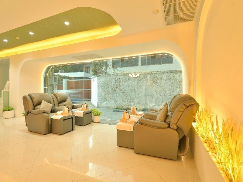 Tori Crown Hotel image