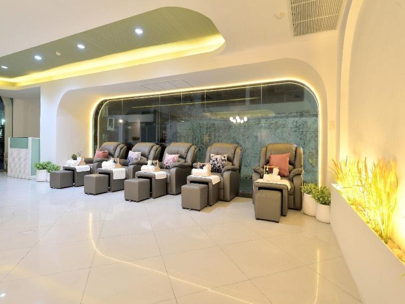 Tori Crown Hotel image