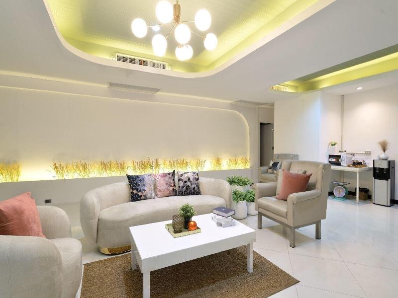Tori Crown Hotel image