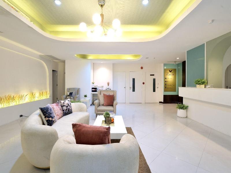 Tori Crown Hotel image