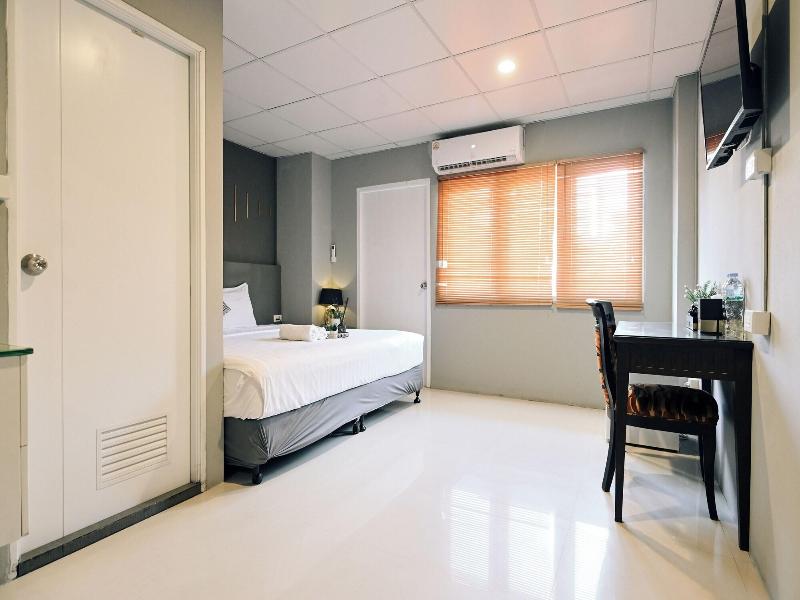 Tori Crown Hotel image