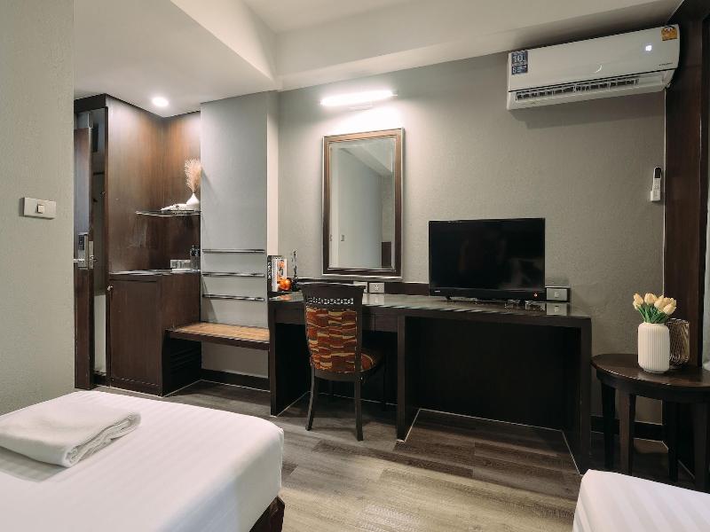 Tori Crown Hotel image