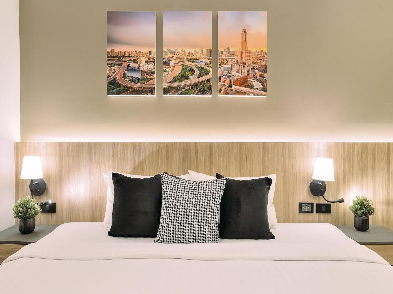 Tori Crown Hotel image