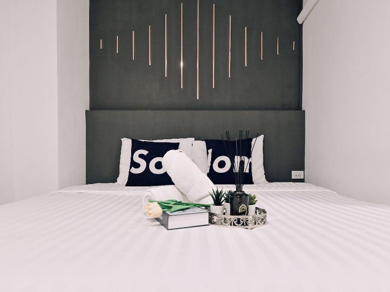 Tori Crown Hotel image