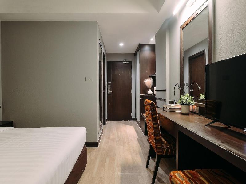 Tori Crown Hotel image