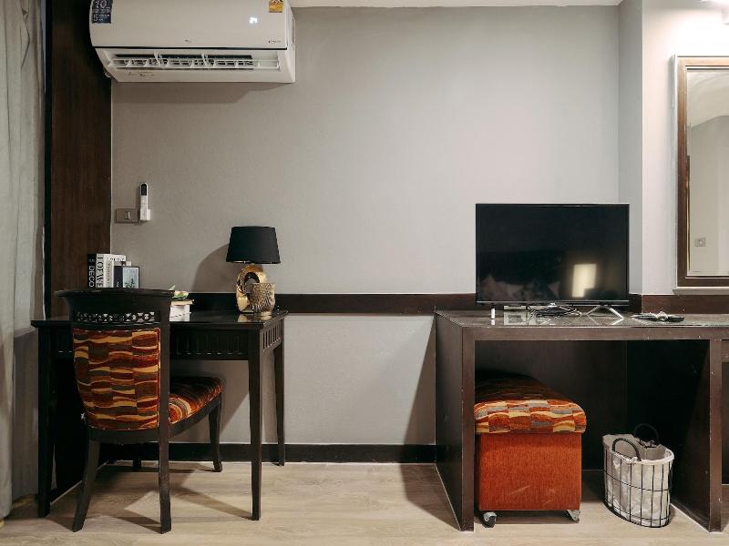 Tori Crown Hotel image