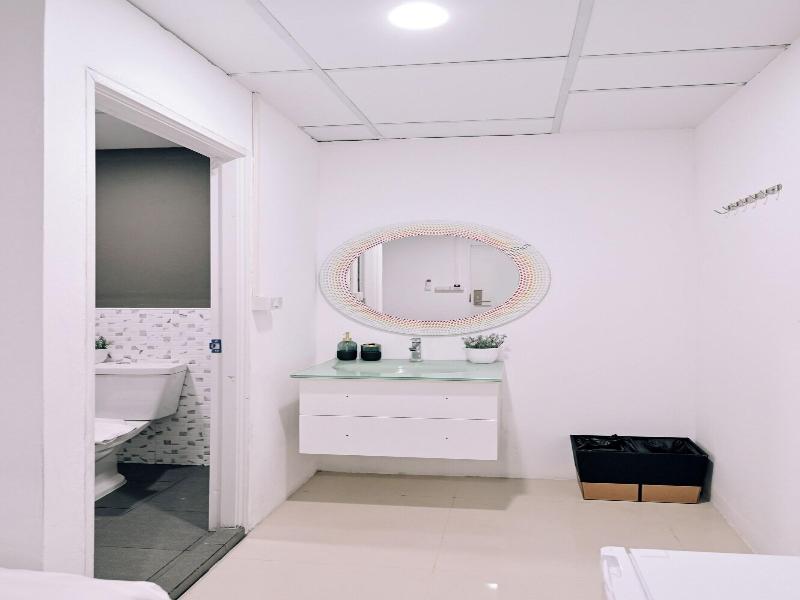 Tori Crown Hotel image