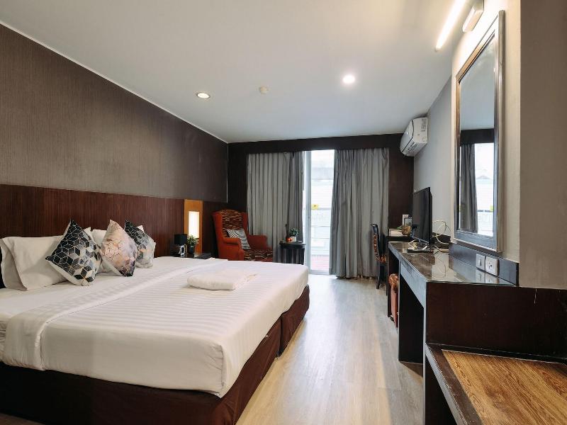 Tori Crown Hotel image