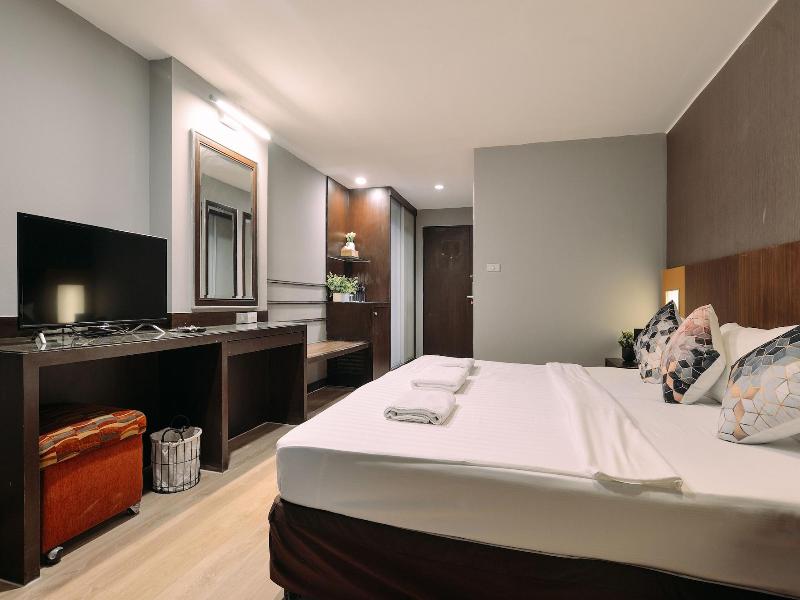 Tori Crown Hotel image