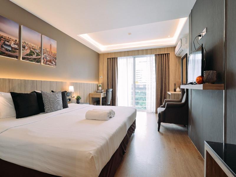 Tori Crown Hotel image
