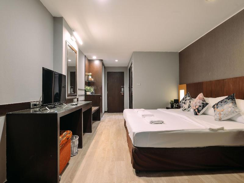 Tori Crown Hotel image