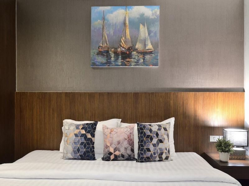 Tori Crown Hotel image