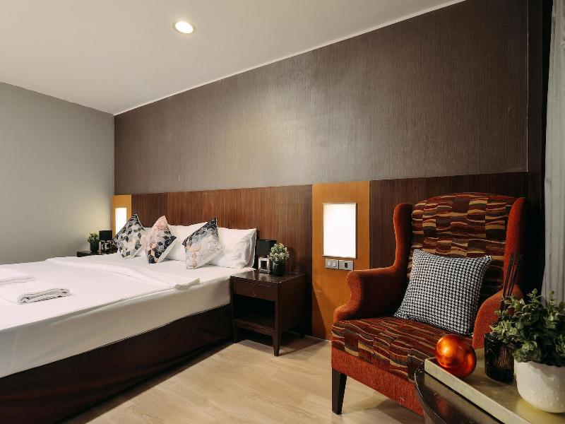 Tori Crown Hotel image