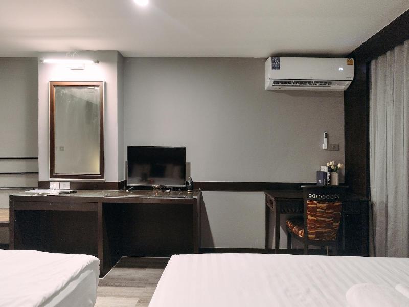 Tori Crown Hotel image