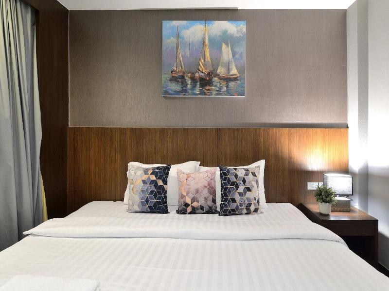 Tori Crown Hotel image