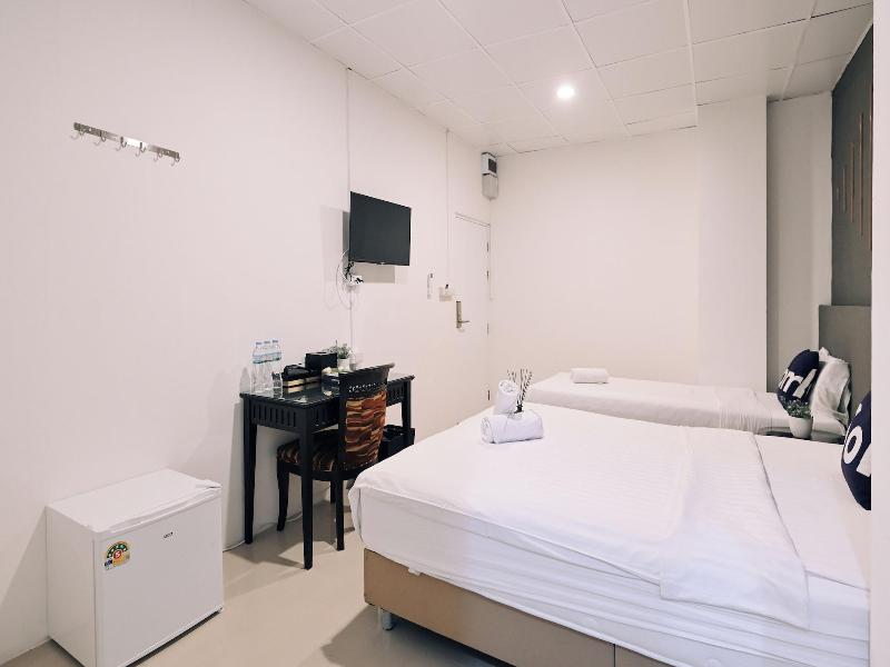 Tori Crown Hotel image