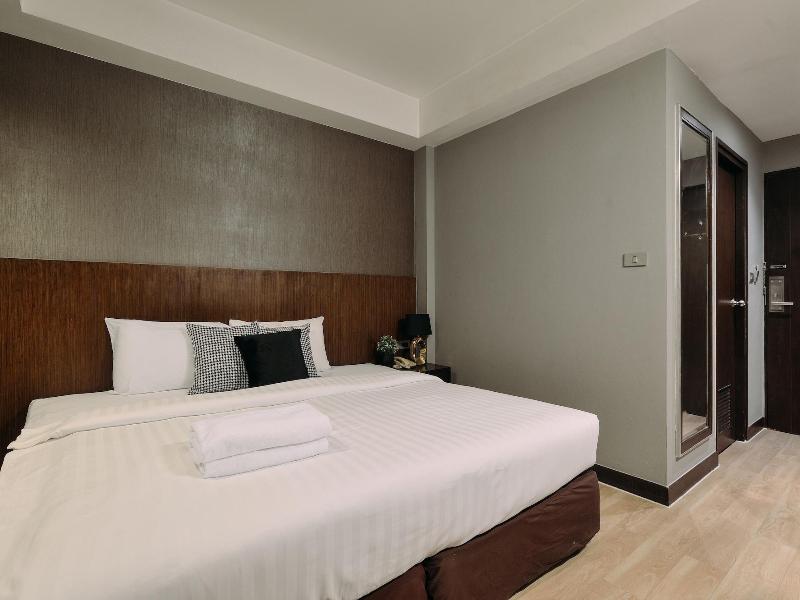 Tori Crown Hotel image
