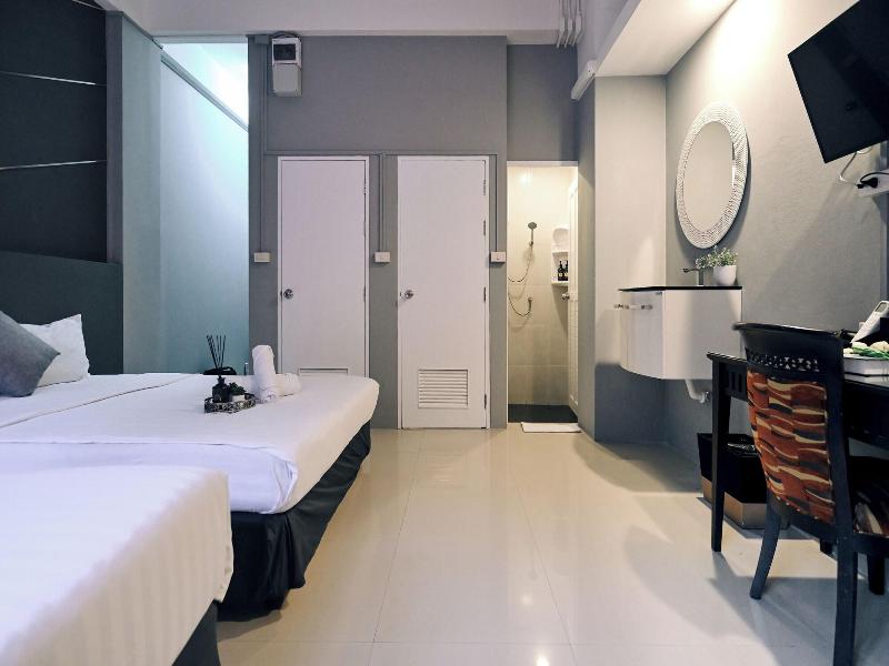 Tori Crown Hotel image