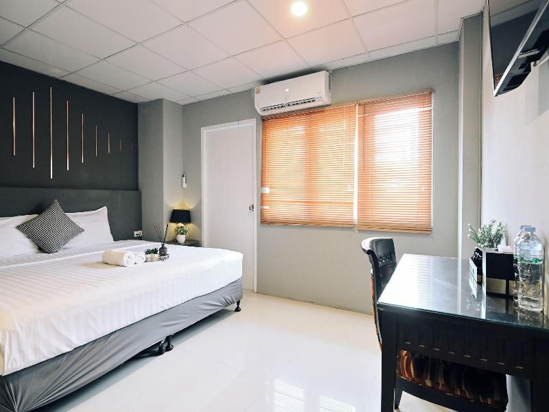 Tori Crown Hotel image