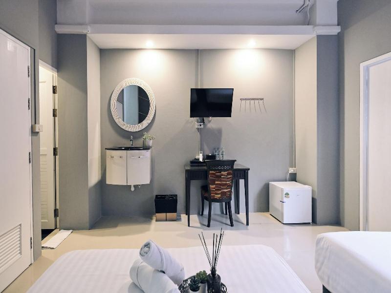 Tori Crown Hotel image