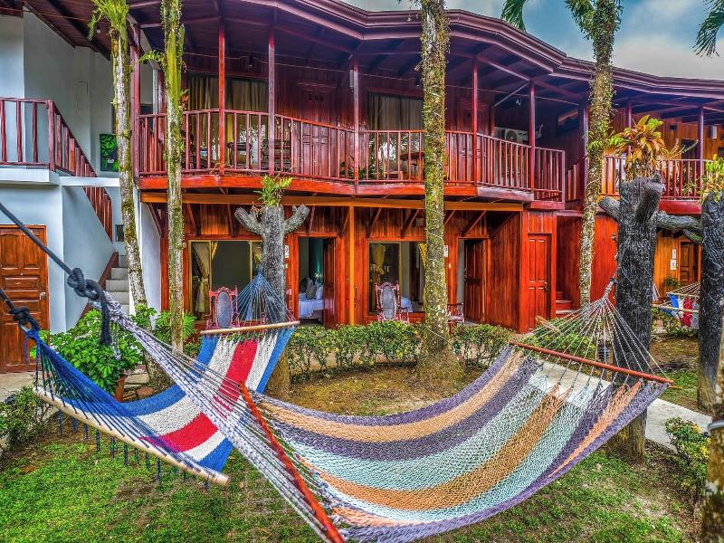 Poshtel Arenal image