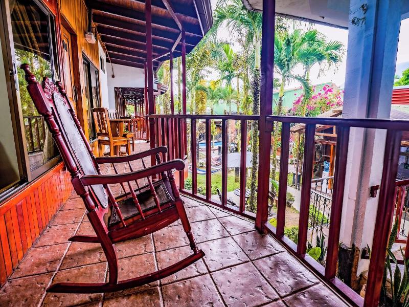 Poshtel Arenal image