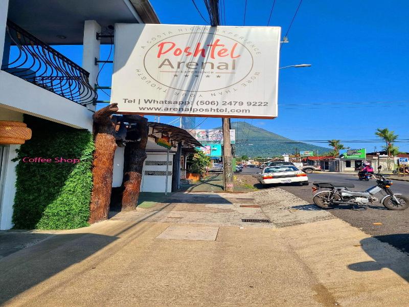 Poshtel Arenal image