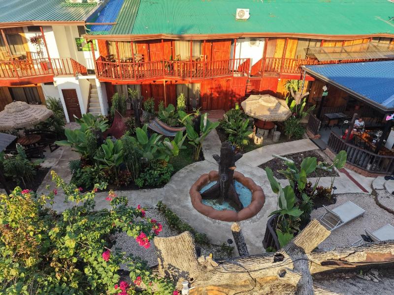 Poshtel Arenal image