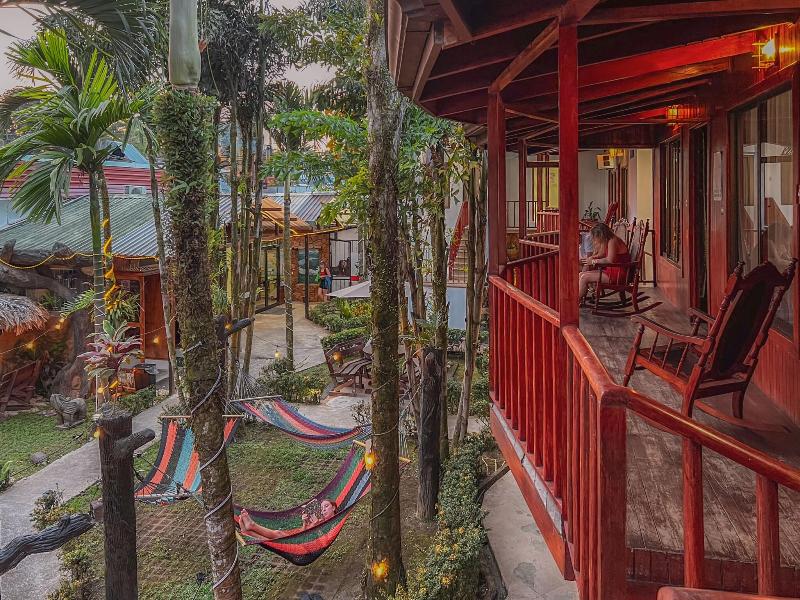 Poshtel Arenal image