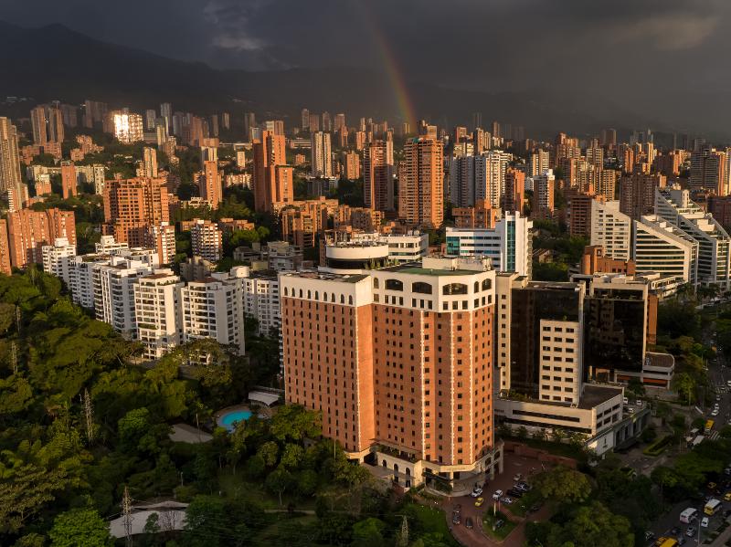 Dann Carlton Medellin - Vacationstore.net