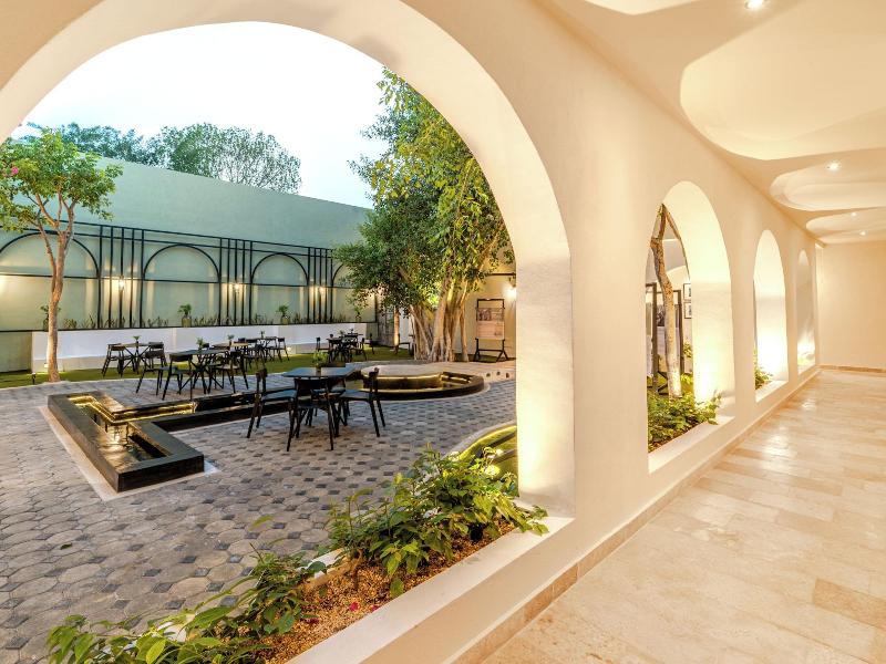 Hotel Serenata Santa Lucia, Mérida image