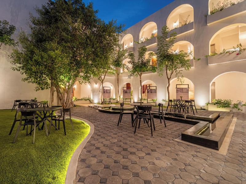 Hotel Serenata Santa Lucia, Mérida image