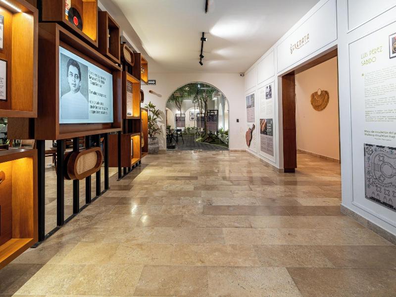 Hotel Serenata Santa Lucia, Mérida image