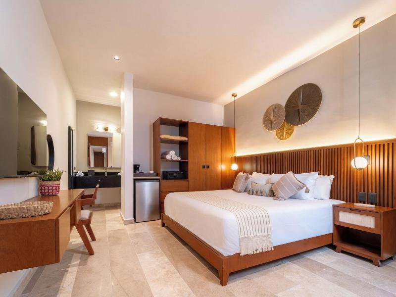 Hotel Serenata Santa Lucia, Mérida image