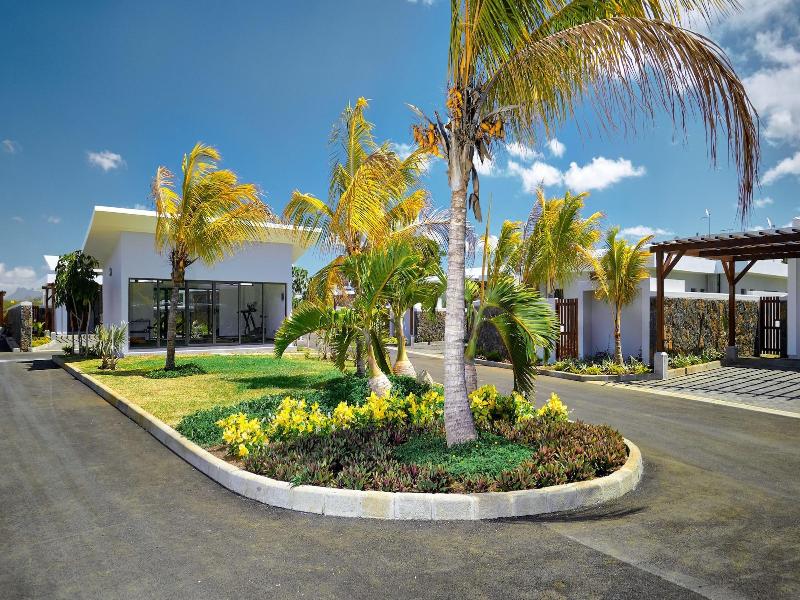 Corail Bleu Private Pool & Garden Villas With Lov image