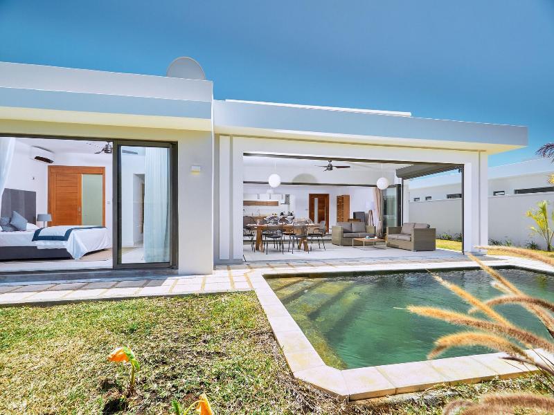Corail Bleu Private Pool & Garden Villas With Lov image