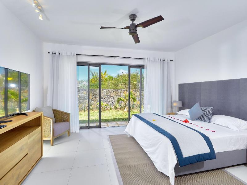 Corail Bleu Private Pool & Garden Villas With Lov image
