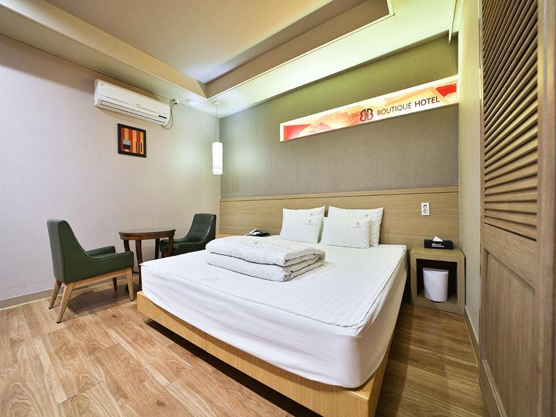 B&b Hotel image