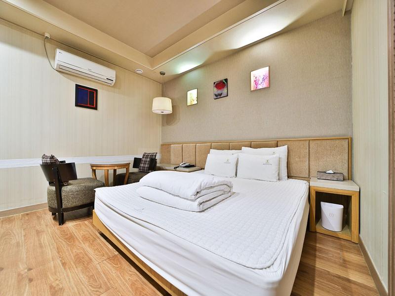 B&b Hotel image