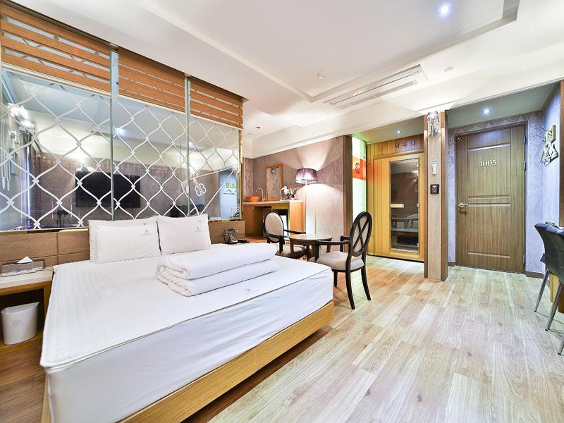 B&b Hotel image