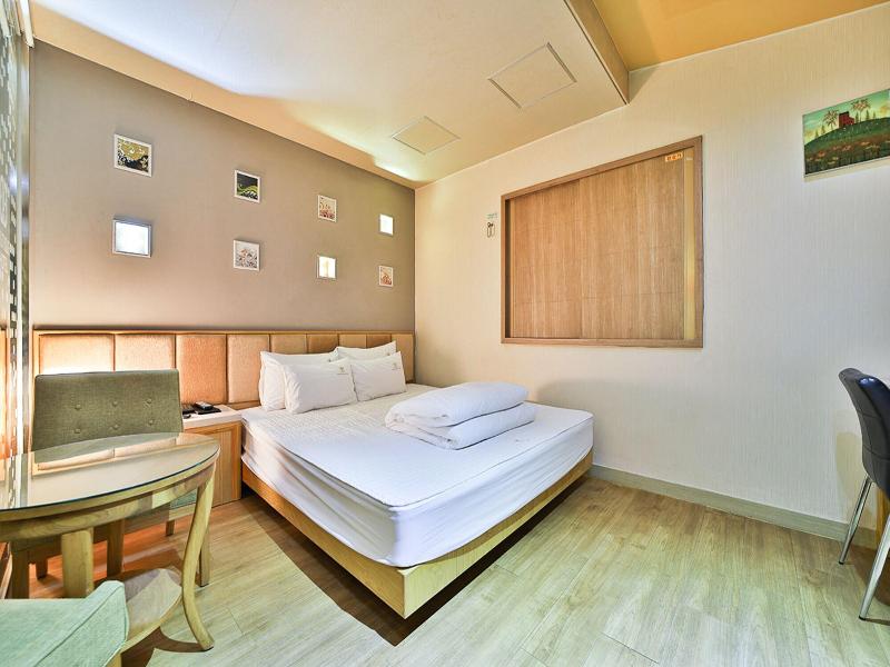 B&b Hotel image
