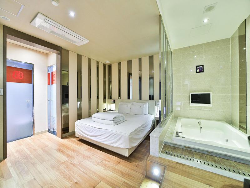 B&b Hotel image
