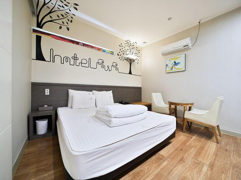 B&b Hotel image