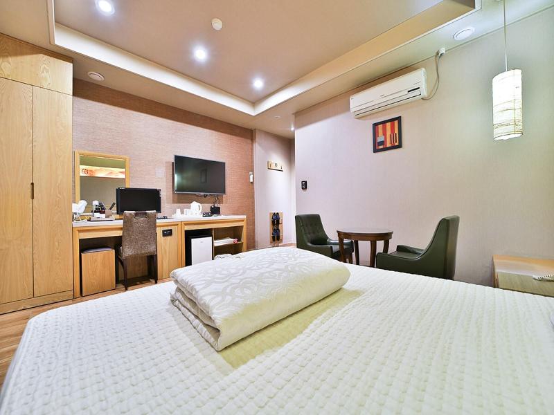 B&b Hotel image