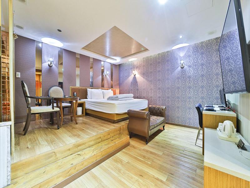B&b Hotel image