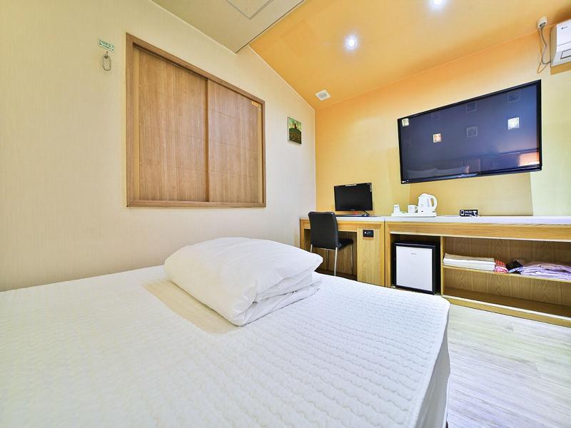 B&b Hotel image