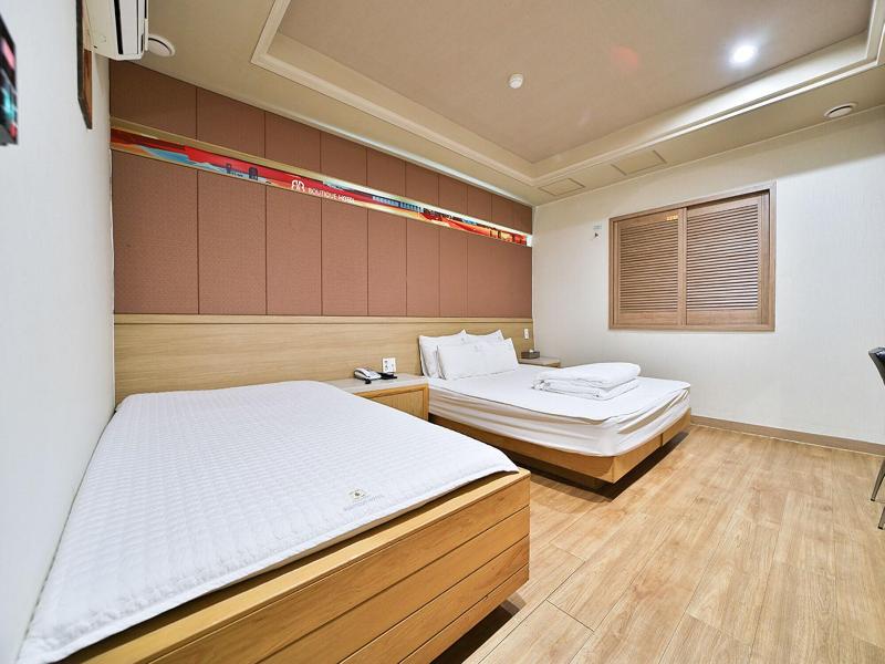 B&b Hotel image