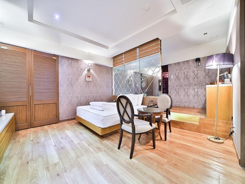B&b Hotel image